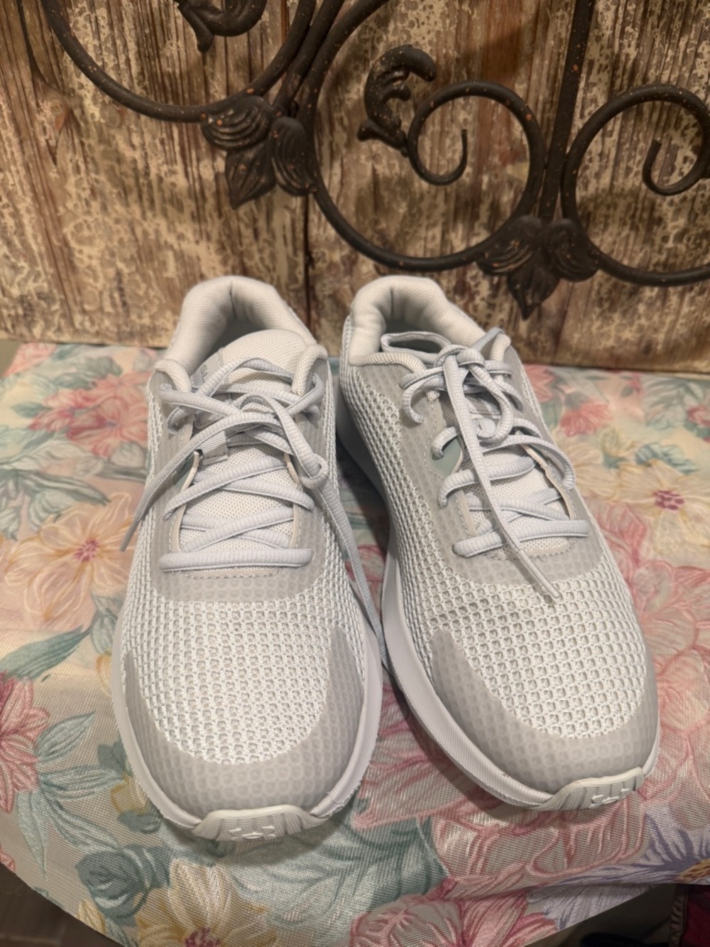 Under Armour US Womens Size 8.5 Charged Surge 4 Running Shoes - Picture 4 of 7